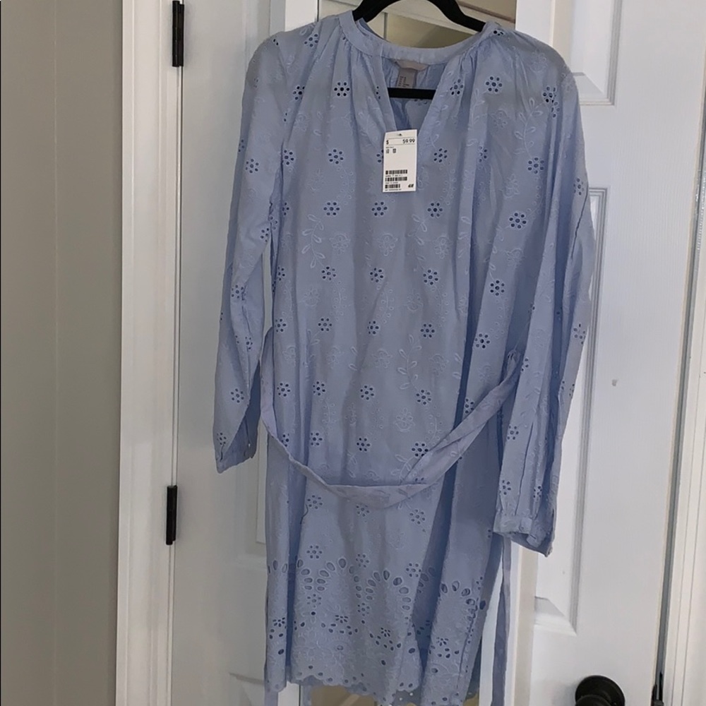 Blue long-sleeved dress with tie